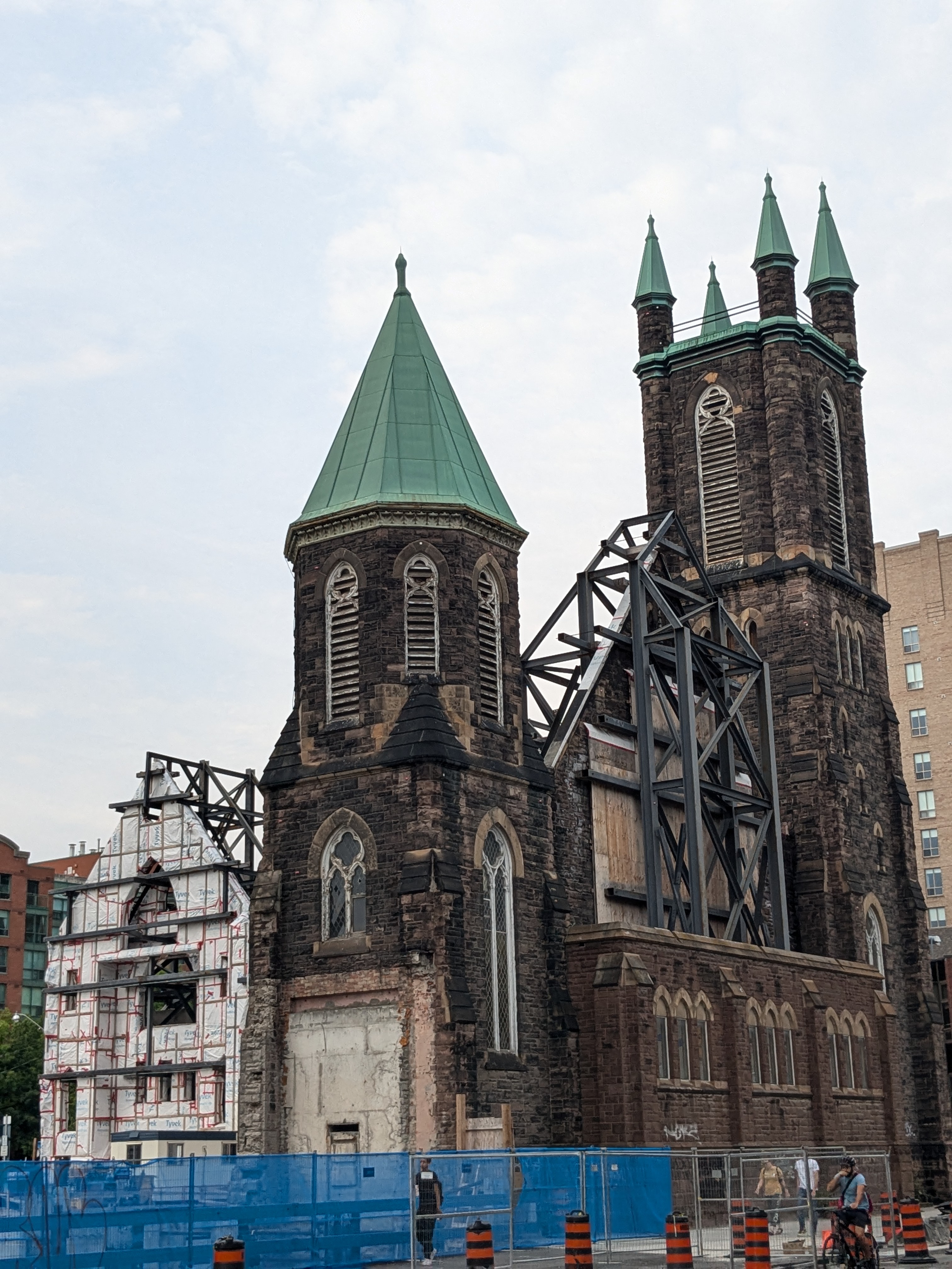 Photo of construction at the [Bloor Street United Church](https://en.wikipedia.org/wiki/Bloor_Street_United_Church) as part of [restoration of the church and condo development](https://www.kpmb.com/project/bloor-street-united-church-cielo-condos/) on the site